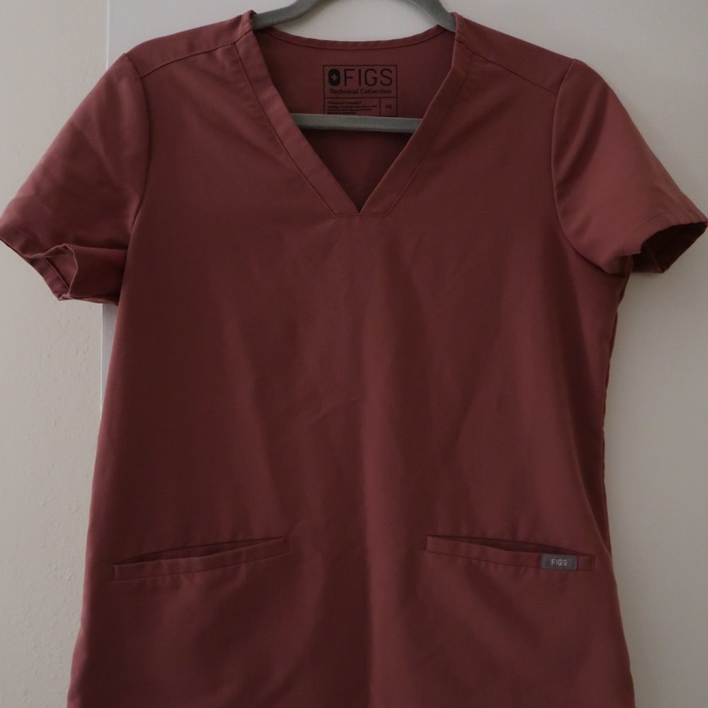 Woman's FIGS Mauve Scrub Set